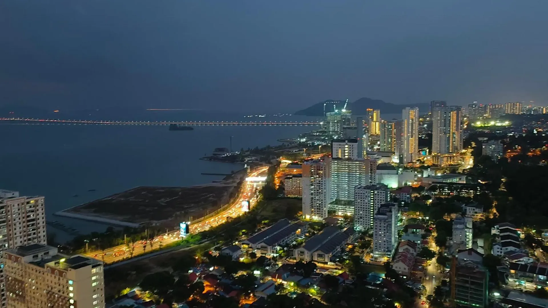 New 2Br Or 3Br Homey Getaway Stay 7 To 10 Pax At Urban Suites, Georgetown By Urban Staycation Lod Jelutong