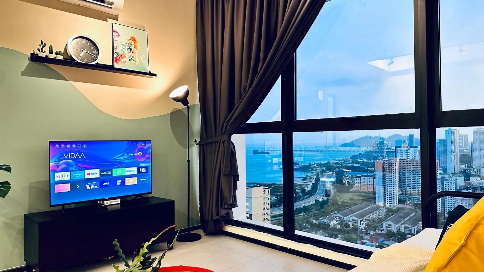 New 2Br Or 3Br Homey Getaway Stay 7 To 10 Pax At Urban Suites, Georgetown By Urban Staycation Lod Jelutong Apartment