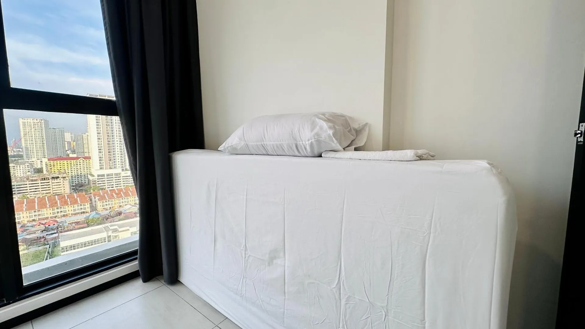 Apartment New 2Br Or 3Br Homey Getaway Stay 7 To 10 Pax At Urban Suites, Georgetown By Urban Staycation Lod Jelutong