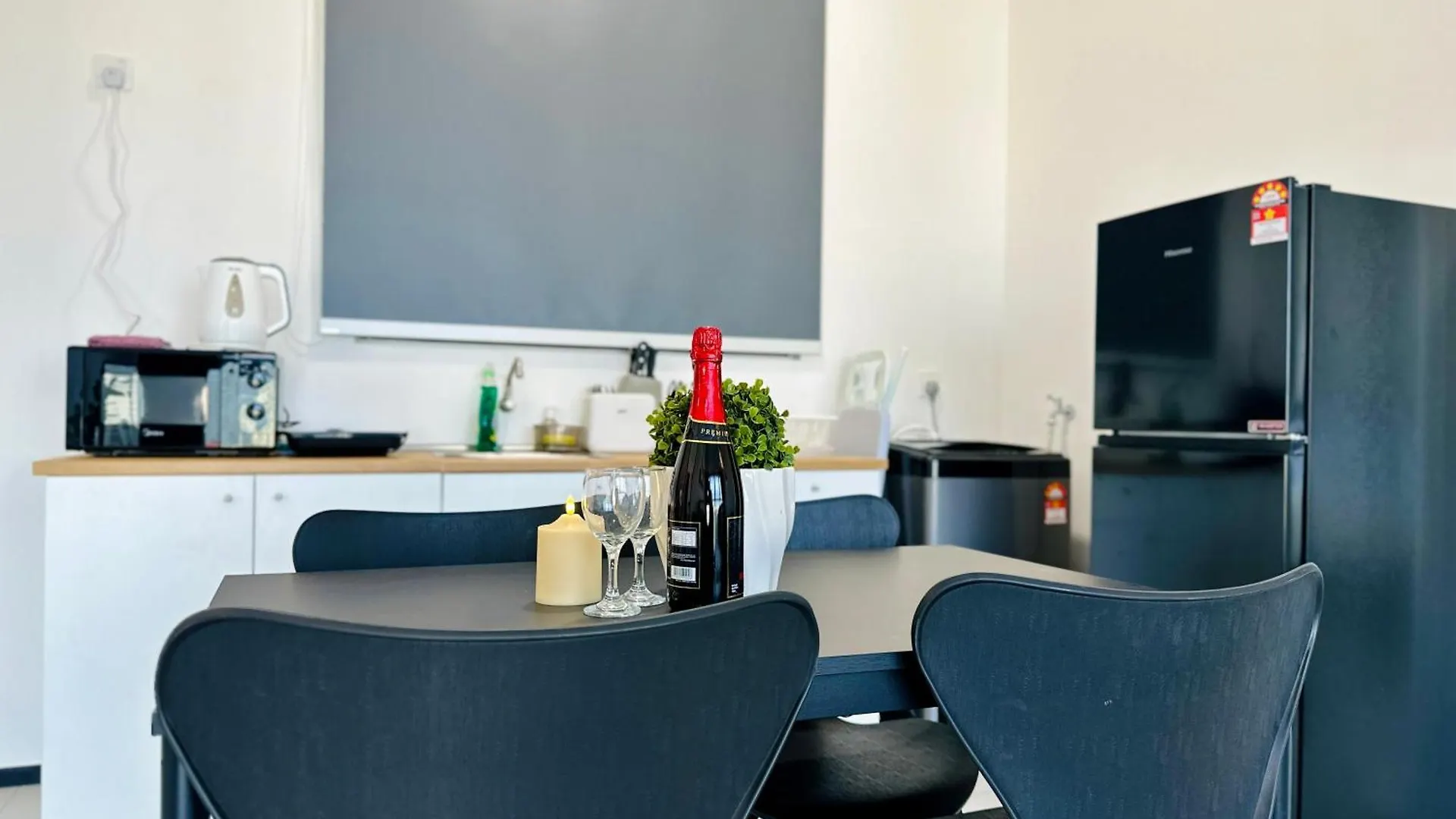 New 2Br Or 3Br Homey Getaway Stay 7 To 10 Pax At Urban Suites, Georgetown By Urban Staycation Lod Jelutong 0*,  Malaysia