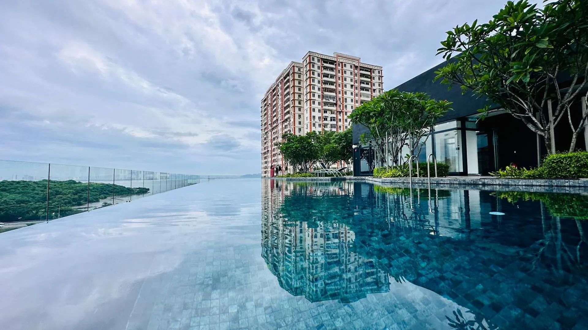 New 2Br Or 3Br Homey Getaway Stay 7 To 10 Pax At Urban Suites, Georgetown By Urban Staycation Lod Jelutong Apartment