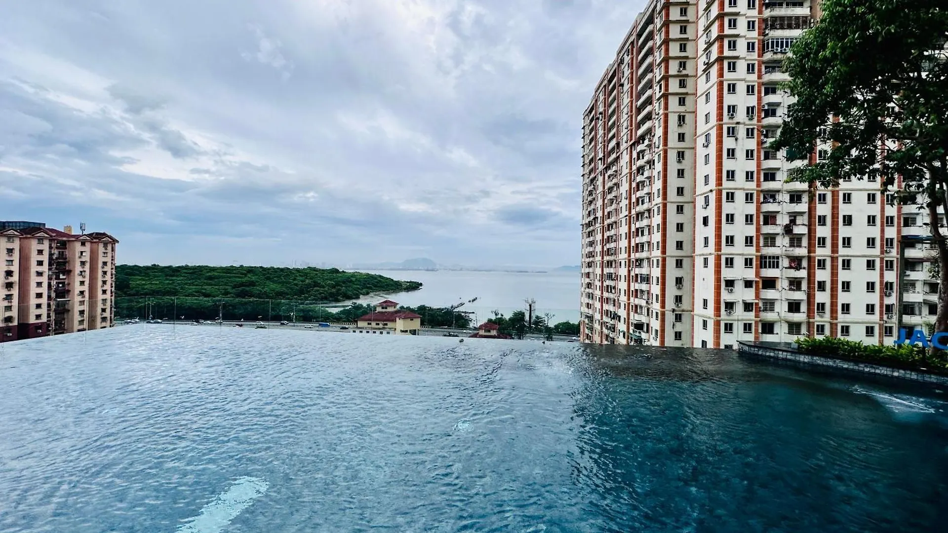 New 2Br Or 3Br Homey Getaway Stay 7 To 10 Pax At Urban Suites, Georgetown By Urban Staycation Lod Jelutong 0*,  Malaysia