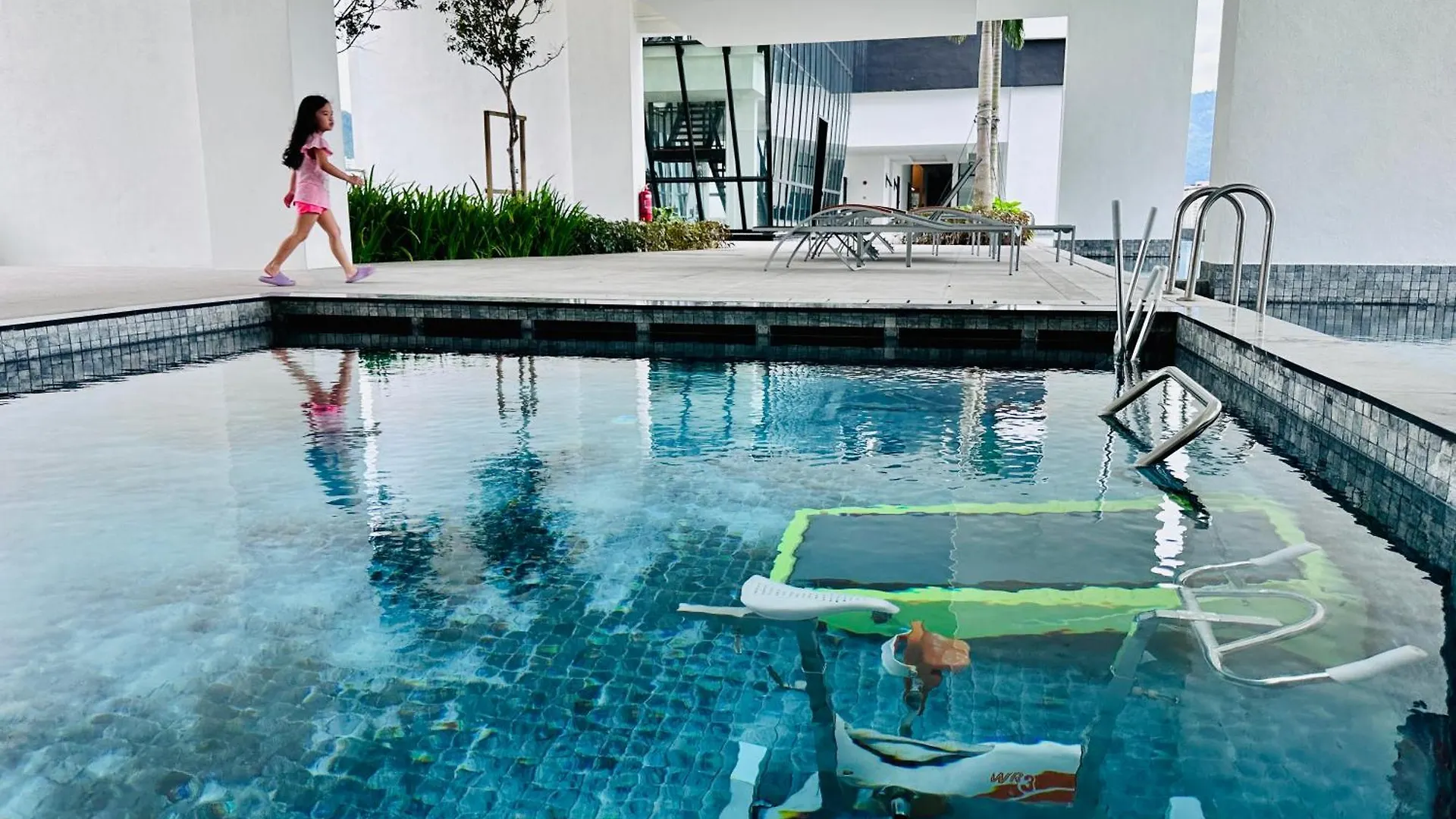 New 2Br Or 3Br Homey Getaway Stay 7 To 10 Pax At Urban Suites, Georgetown By Urban Staycation Lod Jelutong Apartment