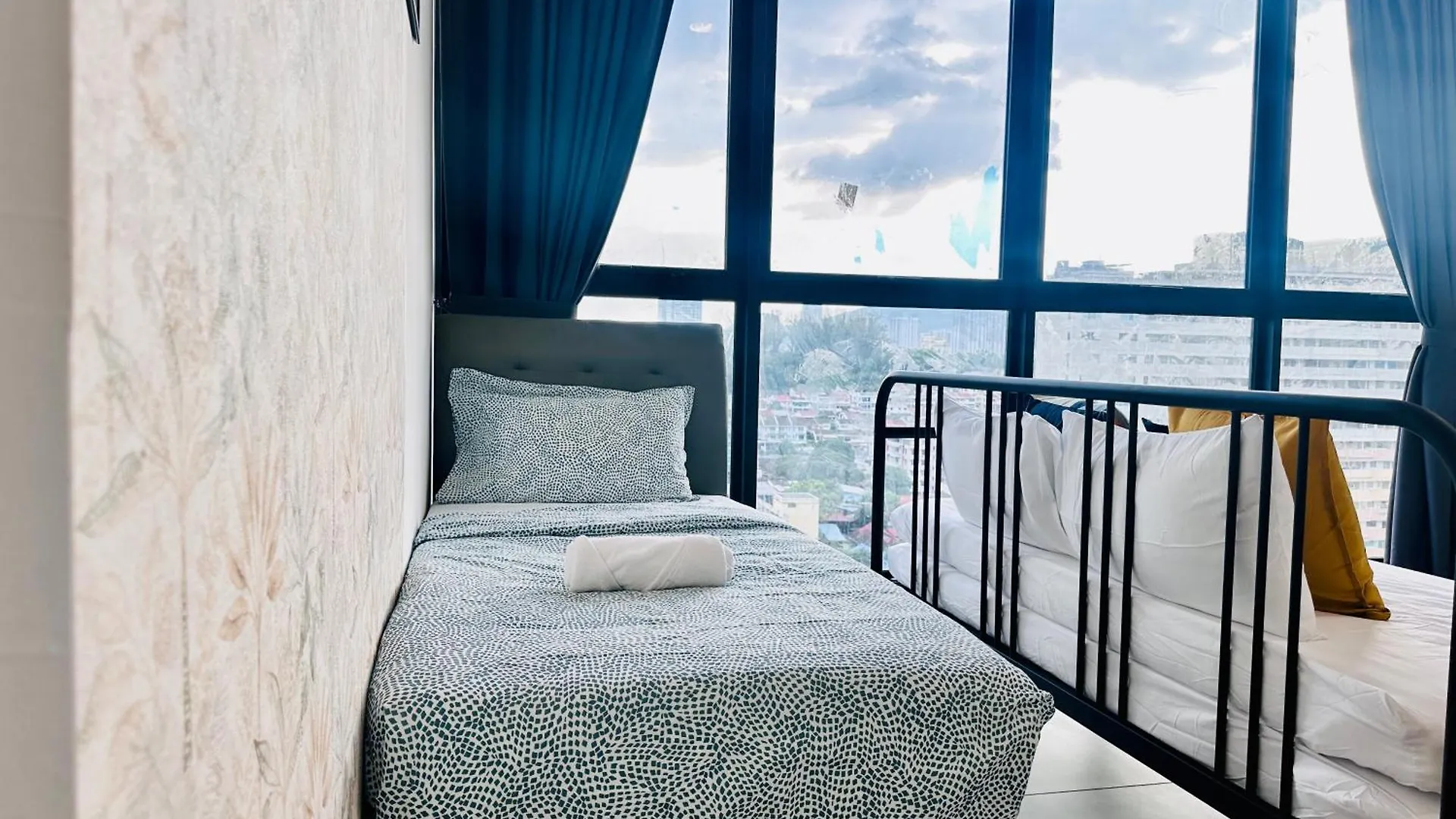 Apartment New 2Br Or 3Br Homey Getaway Stay 7 To 10 Pax At Urban Suites, Georgetown By Urban Staycation Lod Jelutong