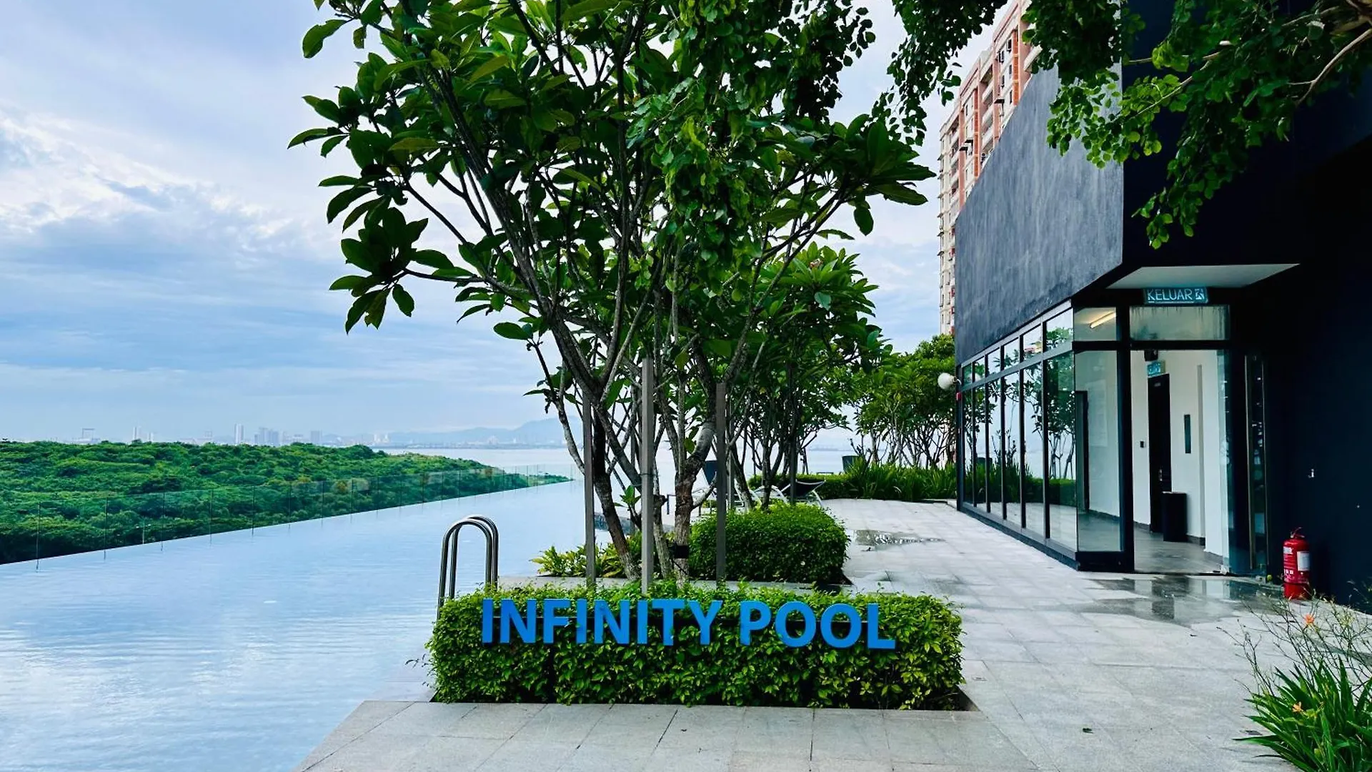 New 2Br Or 3Br Homey Getaway Stay 7 To 10 Pax At Urban Suites, Georgetown By Urban Staycation Lod Jelutong Malaysia