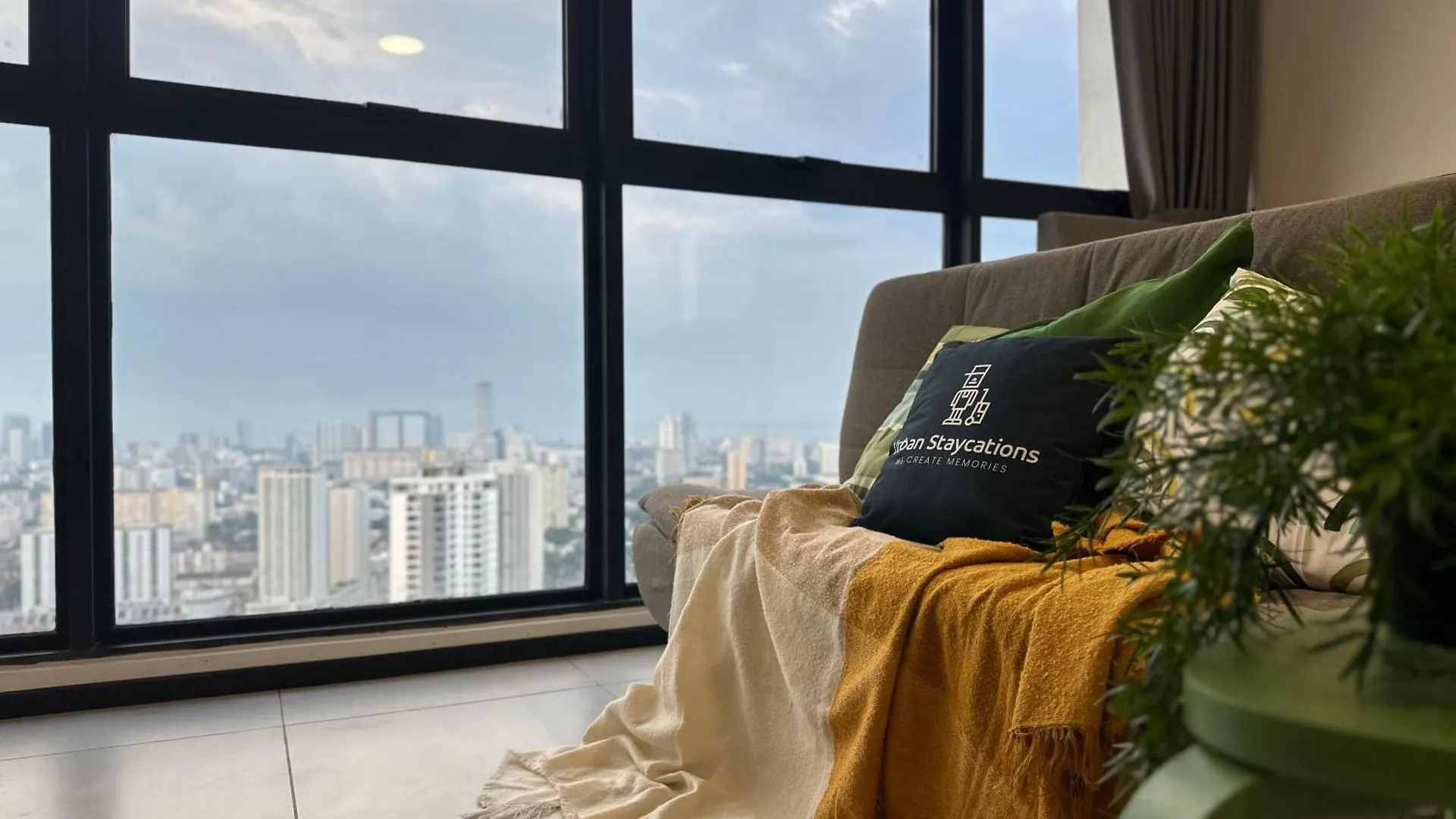 New 2Br Or 3Br Homey Getaway Stay 7 To 10 Pax At Urban Suites, Georgetown By Urban Staycation Lod Jelutong Malaysia